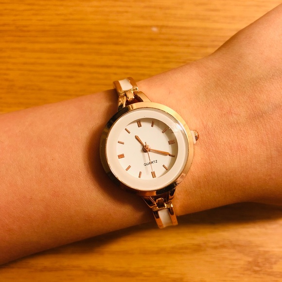 Lady like rose gold watch (brand new) - Picture 1 of 4